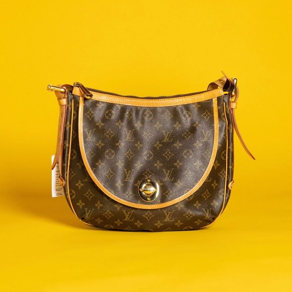 Louis Vuitton - Picture 2 of 4